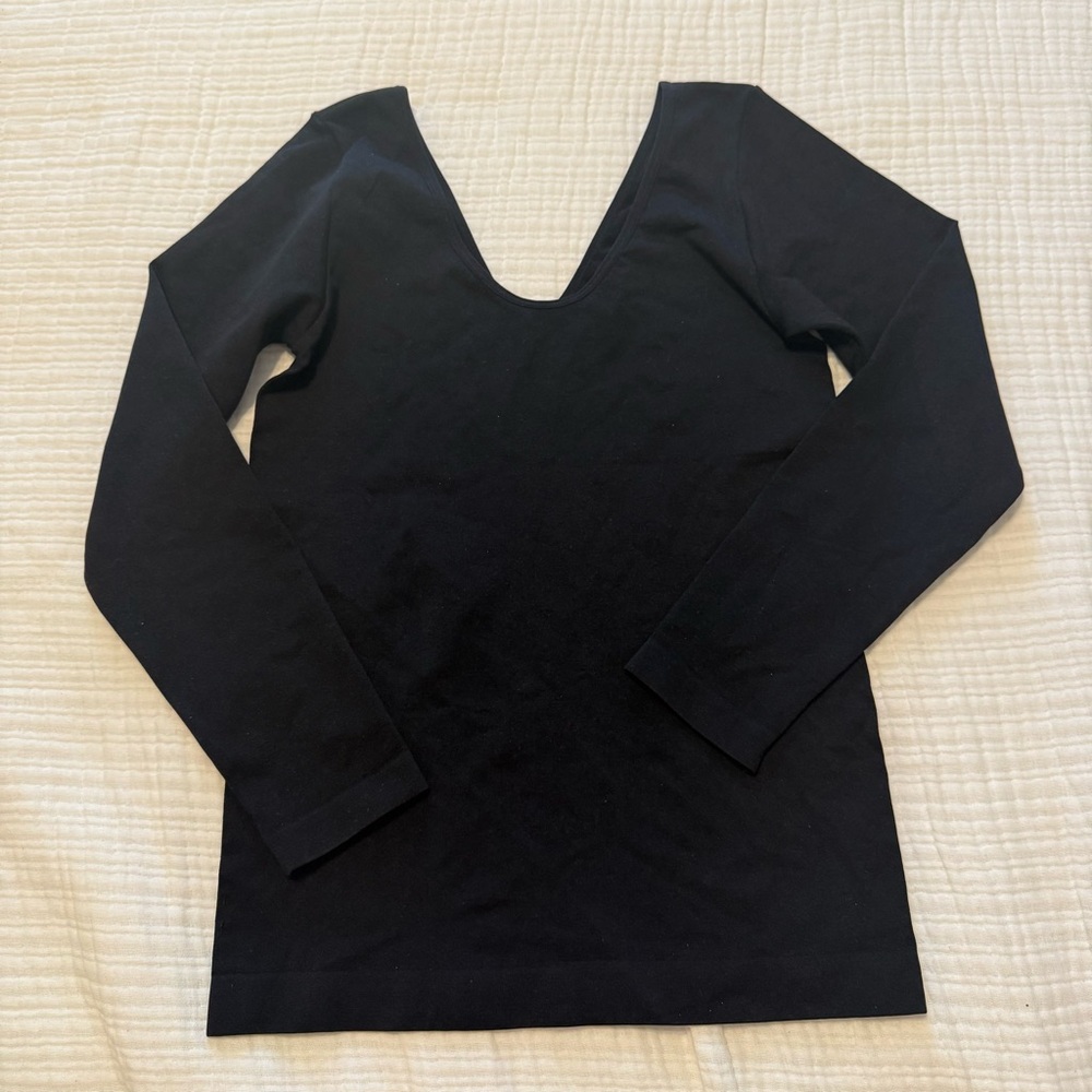 Yelete | Women’s Reversible Seamless Long Sleeve Shirt in Black - One Size